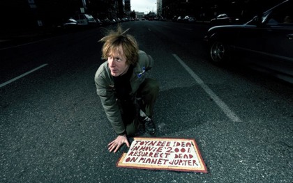 Resurrect Dead: The Mystery of the Toynbee Tiles